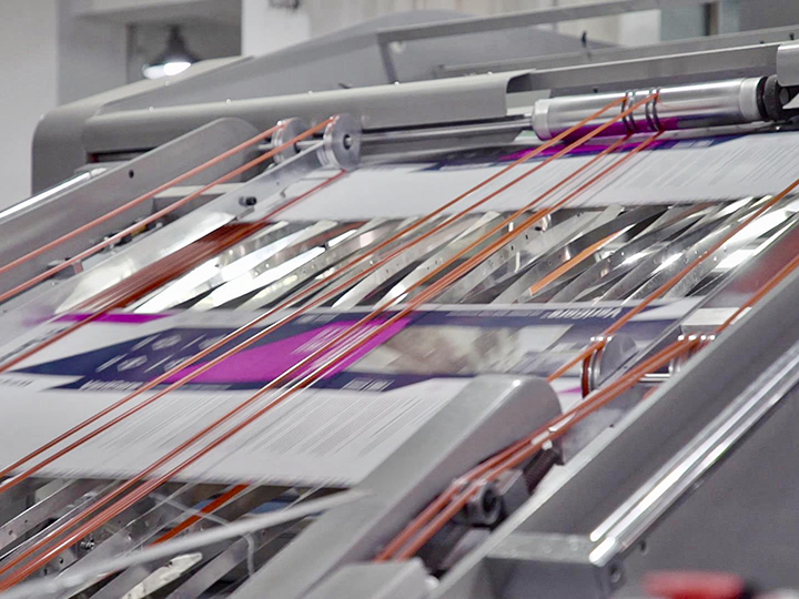 Automatic paper mounting machine